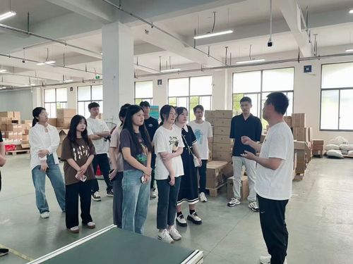 專業(yè)實踐授經(jīng)驗 學以致用促發(fā)展 經(jīng)濟管理學院電子商務專業(yè)學生赴企業(yè)參觀見習