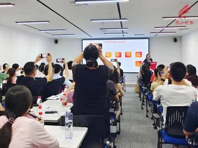 螺螄粉店開直播,營業(yè)額漲20%!大瀝電商有多會(huì)玩→